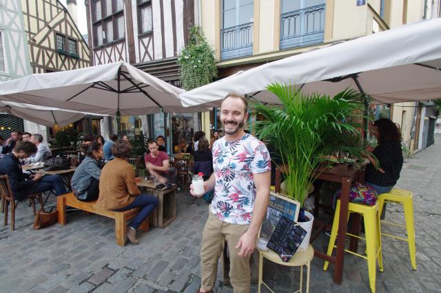 Jonathan Tranchard, patron du bar Brazil, Casa das batidas.