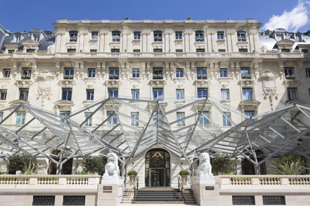 La façade du Peninsula Paris.