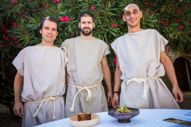 Emmanuel Botte, chercheur au CNRS, Olivier Roth et David Chauvac ont travaillé ensemble à la restitution de plats romains.