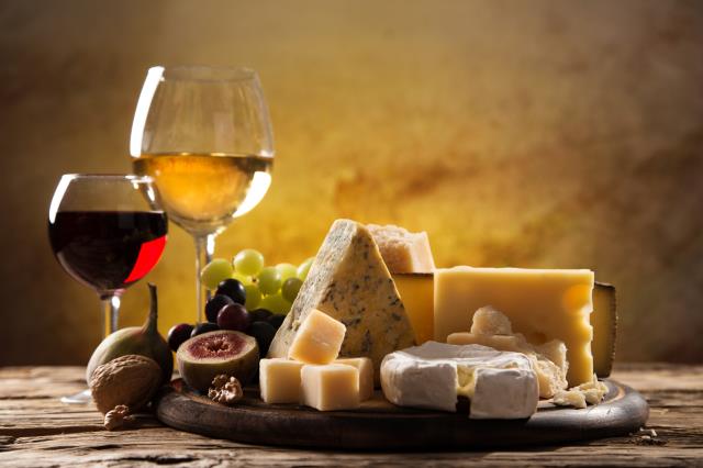 Un fromage peut rendre un mauvais vin acceptable mais, à contrario, un fromage mal choisi peut tuer un vin de qualité.