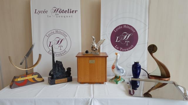 de gauche à droite : trophée Eurolam, trophée Raymon Vaudard, trophée Rougié, trophée Le servot