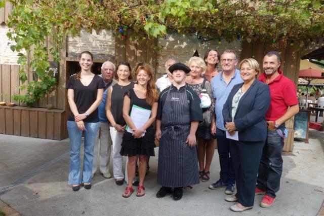 C'est une grande chaîne d'union qui a permis à Yvan Nouchi de devenir serveur d restaurant