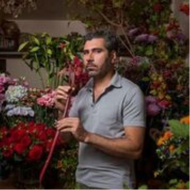 Majid Mohammad dans sa boutique de Montmartre