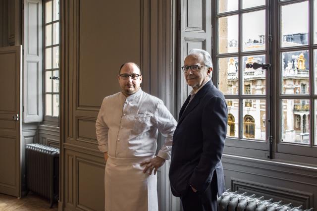 Stéphane Duchiron et Alain Ducasse, au Château de Versailles.