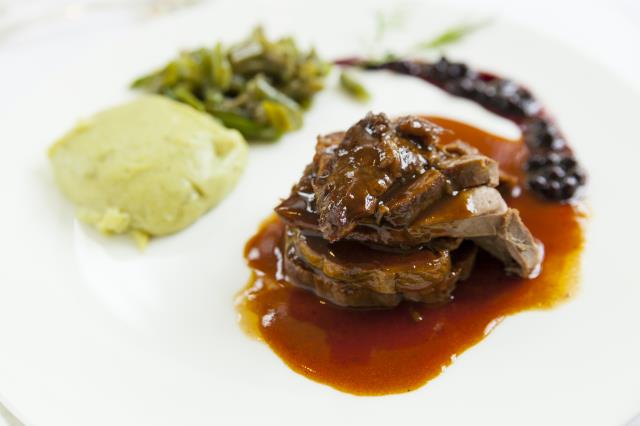 Pour les gibiers en sauce, privilégier des vins les plus riches en tanins.
