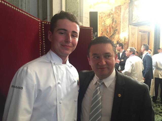Alexis et son professeur de cuisine Franck Baruzier pour qui l'issue du concours est restée longtemps incertaine tellement le niveau était élevé
