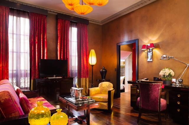 Le salon d'une suite prestige.