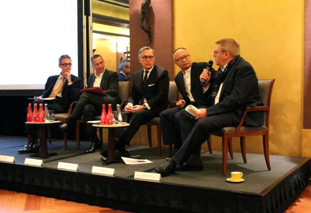 De gauche à droite : David Baverez, Jean-Bernard Falco, François Delahaye, Wu Qin et Pierre-Frédéric Roulot.