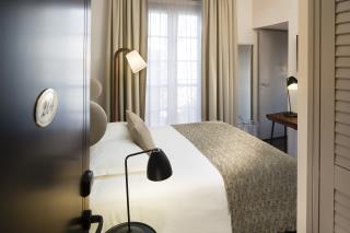 Confort, élégance et sobriété sont au programme du Nemours, trois étoiles du centre de Rennes...
