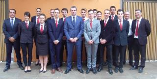 La nouvelle promotion avec l'équipe d'enseignants et Pierre Colin, chef sommelier M Sarran