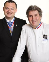 Frédéric Kaiser, MOF maître d'hôtel et directeur du restaurant triple étoilé Epicure, et Michel...