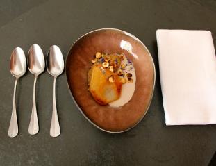 Quinoa au lait de riz noisette, poire pochée au citron jaune