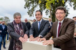 De gauche à droite : Didier Poignant, architecte, Javad Marandi, entrepreneur, et Michel...