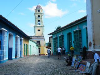 Malgré un tourisme record (comme ici à Trinidad), l'insécurité juridique dissuade les investisseurs...