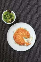 Omelette plate et soufflée à la fourme