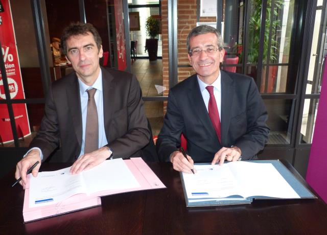 Jean Bassères, directeur général de Pôle Emploi, et Dominique Giraudier, directeur général du Groupe Flo ont officialisé leur engagement mutuel, le 14 mars dernier à l'Hippopotamus de Bercy à Paris (XIIe).