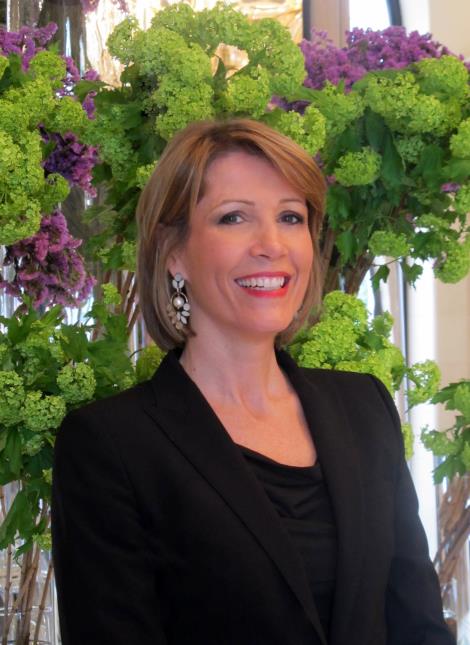 DRH du Four Seasons Hotel George V depuis sept ans, Sylvie Rolland encourage tous les salariés du palace parisien qui souhaitent s'inscrire à des concours.