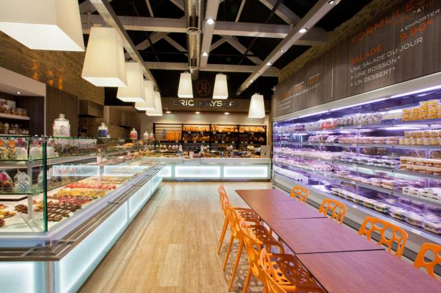 Boulagerie-snacking et restaurant, 3 en 1 pour Eric Kayser à Bercy Village.