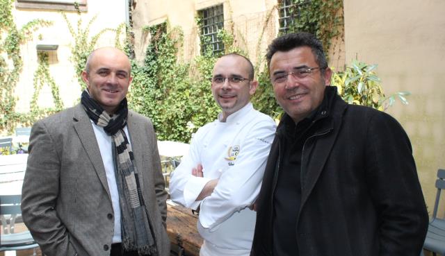 Olivier et Emmanuel Nasti entourent Thony Billon, chef de Côté Cour
