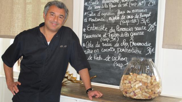 Gilles Gourvat, chef-propriétaire de la Table du Pouyaud ' La carte change toute les six semaines. je cuisine en fonction du marché et  de mon humeur du moment