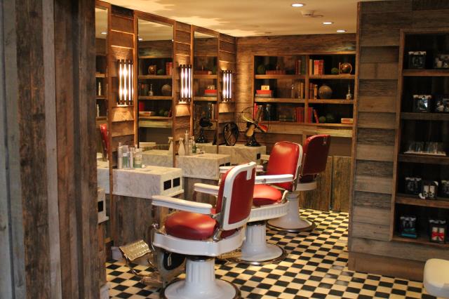 Le salon de coiffure également n'est pas sans rappeler les années 50
