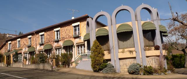 Une maison bien située sur un axe très fréquenté à la sortie de Clermont-Ferrand.