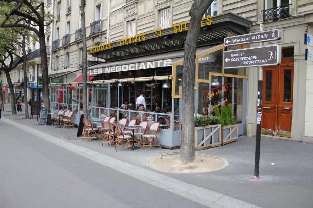 Café 'les Négociants' à Paris(13ème), où la majorité des places se situent en terrasse, fermée l'hiver.
