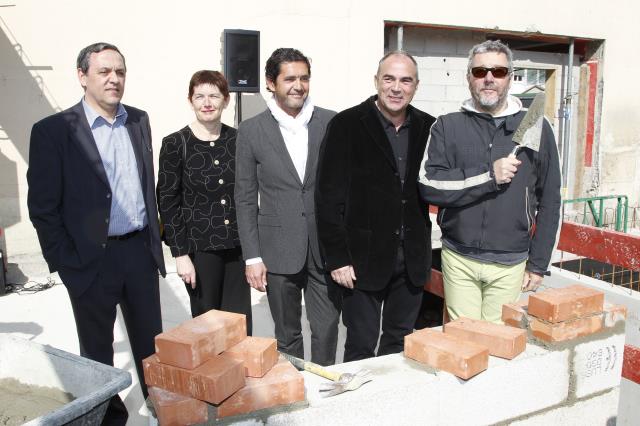 De gauche à droite : Paul Macedo conseiller municipal délégué au commerce-mairie de Saint-Ouen, Jacqueline Rouillon maire de Sain-Ouen et conseillère générale, Christophe Demaret co-président d'Accessite, Philippe Amzalak et Philippe Starck.