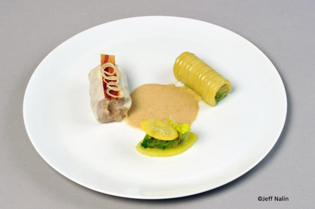 Le quasi de veau «Orloff», cannelonnis de Bucatini, calisson de laitue aux morilles de Yann Maget.