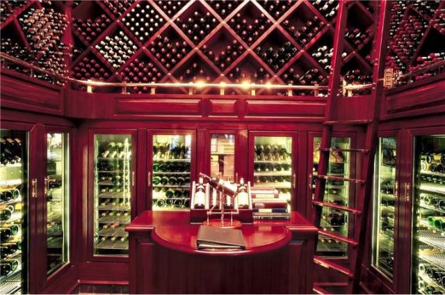 La carte des vins de l'Atlantic Grill, le restaurant du Table Bay Hotel, ne compte pas moins de 6000 bouteilles en provenance des meilleurs vignobles de la Route des Vins, toute proche.