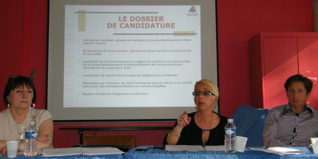 Chantal Maudhuit, présidente de l'Umih 28, Véronique Gaulon, présidente de l'Umih Berry et Bertrand Jallerat, président des hôteliers.