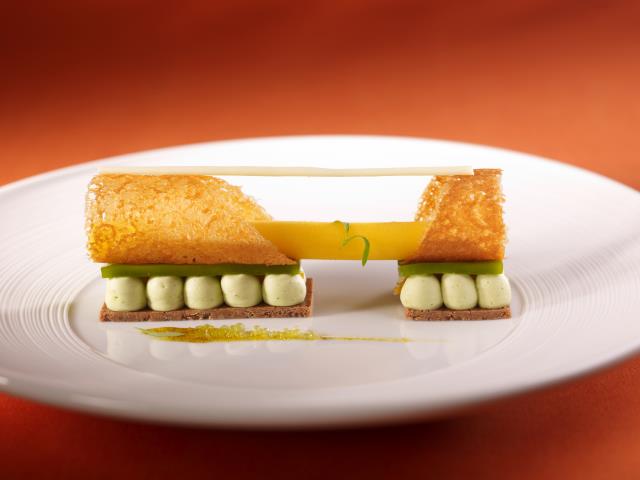 Le dessert 'sélection' de Valntin André : « Mandarine et coriandre aux sensations fortes de combawa ».