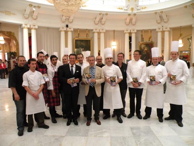 Les chefs qui ont participé au cocktail autour de Pierre Bord, Directeur du Negresco, Jacques Gantié et Jean-Denis Rieubland.