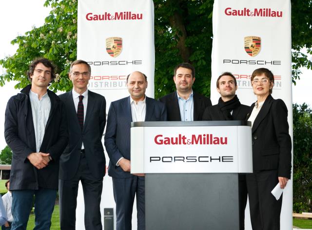 De gauche à droite : Franck Baranger (le Pantruche), Côme de Chérisey, directeur général de Gault&Millau, Andréas Mavrommatis (Mavrommatis), Jean- François Piège (Thoumieux), Garry Dorr (Le Bar à Huîtres) et Patricia Alexandre, directrice de la rédaction 