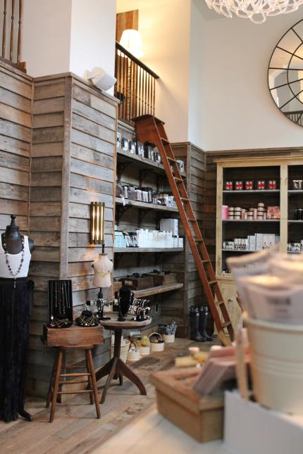 L'harmonie décorative a été aussi appliquée à la boutique.