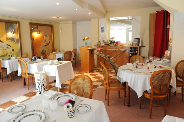 La salle du restaurant, 20 couverts et très accueillante.