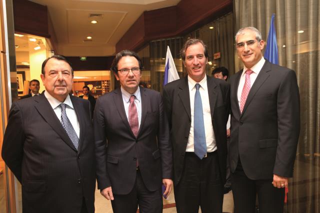 De gauche à droite : Alain Sebban Président et fondateur du groupe Vatel, Fréréric Lefebvre Secrétaire d'Etat en charge du Tourisme, Chistophe Bigot Ambassadeur de France en Israël et David Cohen Directeur Général de l'hôtel David InterContinental Tel Avi