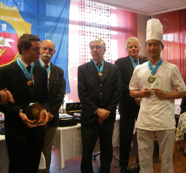 De gauche à droite : Kevin Ammour, Jean-Louis Guibey, Gérard Coudray, Bernard Gossay, Georges Widjaja.