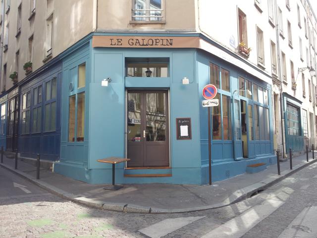 La façade du restaurant qui donne sur la Place Sainte-Marthe