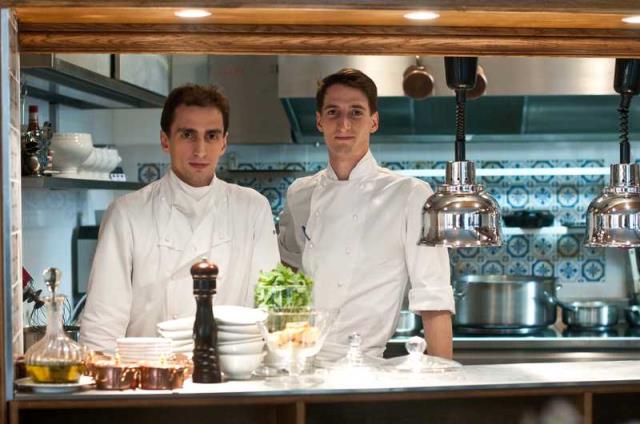 Nicolas Castelet, chef cuisinier et Florent Castelet, chef pâtissier à l'Auberge du 15