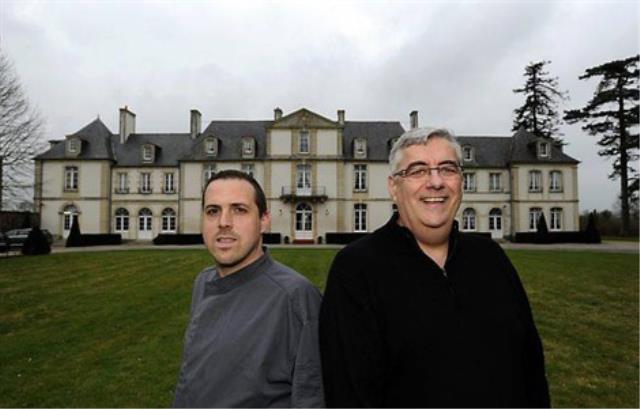 Nicoals Fages, le chef, et Jean-Marie Batran, propriétaire du Château de Sully.
