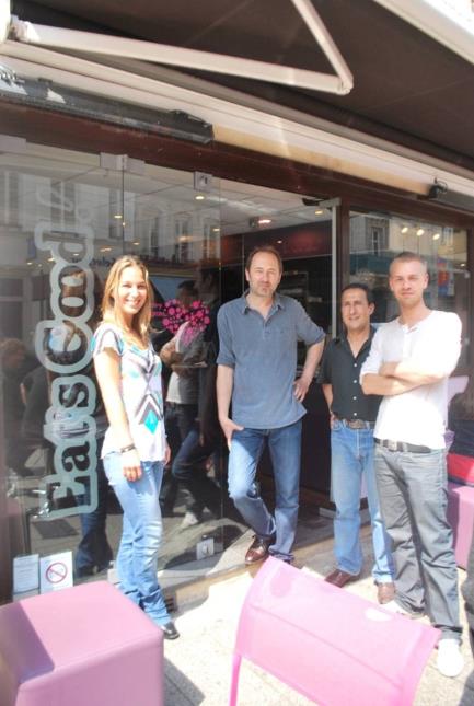 De gauche à droite : anne-Loren Recroix, gérante du Dubble, Eric Mosse, patron de Eat's good, Mohammed Sidahmed, co-associé du Asia Wok, et le chef du Dubble.
