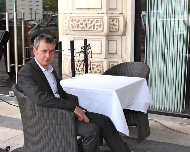 Directeur de l'Hôtel de France à Angers, Vincent Bouyer représente la quatrième génération de sa famille à prendre en mains le destin de cet établissement de 55 chambres.