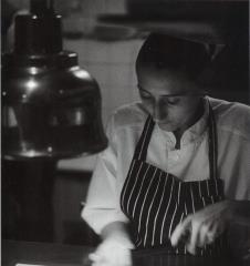 A 30 ans, Nadine Vincent seconde le chef triplement étoilé, Emmanuel Renaut, aux Flocons de sel à...
