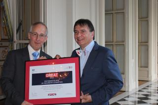 Raymond Blanc (à droite) avec Sir Peter Riketts, ambassadeur de Grande-Bretagne en France.