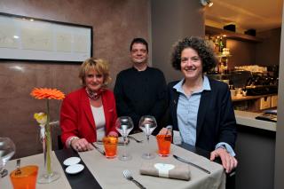 Jeannet Schwager de Jong, Sebastiaan Vink et Anne-Maud Aguilar mais sur une restauration...