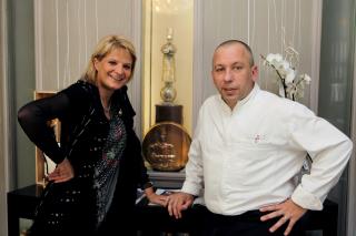 Le Bocuse d'argent remporté en 2003 occupe une place de choix dans le restaurant de Céline et...