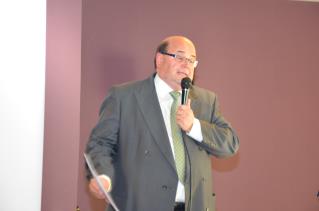 Gérard Guy, président de la CPIH, devant ses troupes à Rambouillet.