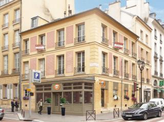 Façade du Monument Café, établissement situé à deux du Château de Versailles (78).