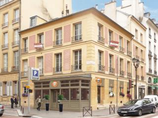 Façade du Monument Café, établissement situé à deux du Château de Versailles (78).